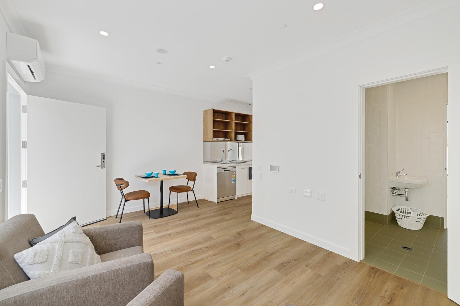 Jannali, Sutherland Shire, NSW - House — Home image 2