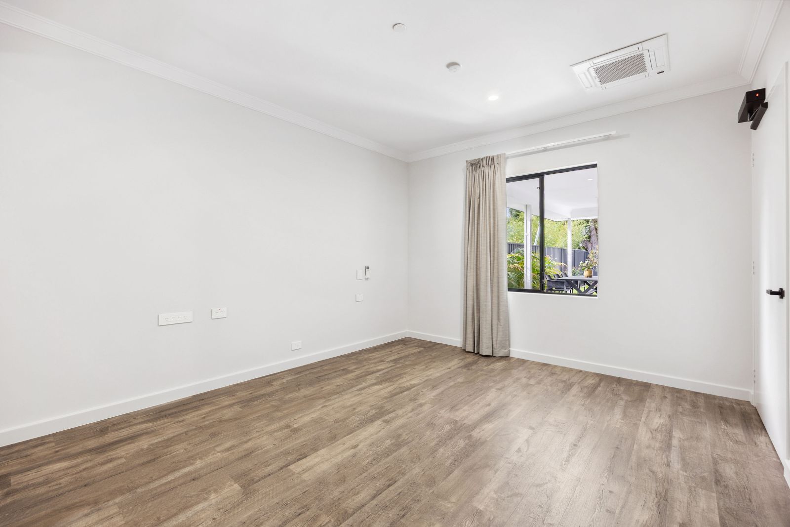Clever Design in Coastal Location - 3 bed home plus 2-bed villa Disability Accommodation — Home image 10