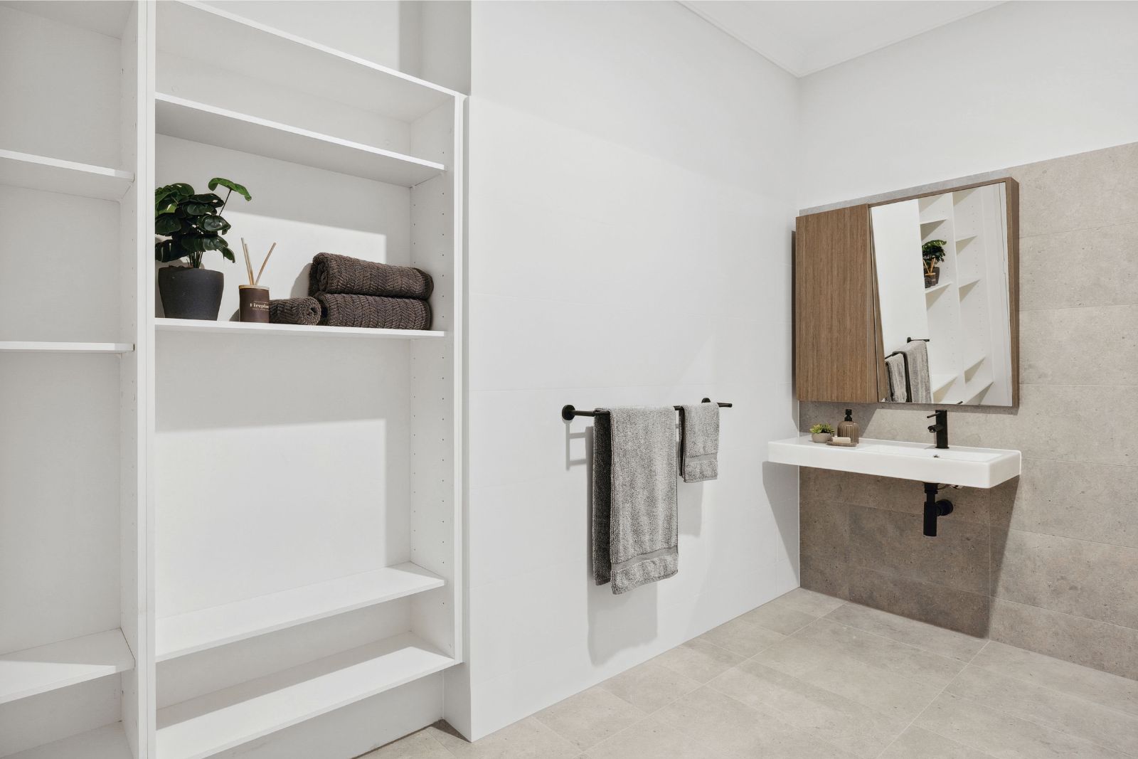 Clever Design in Coastal Location - 3 bed home plus 2-bed villa Disability Accommodation — Home image 13