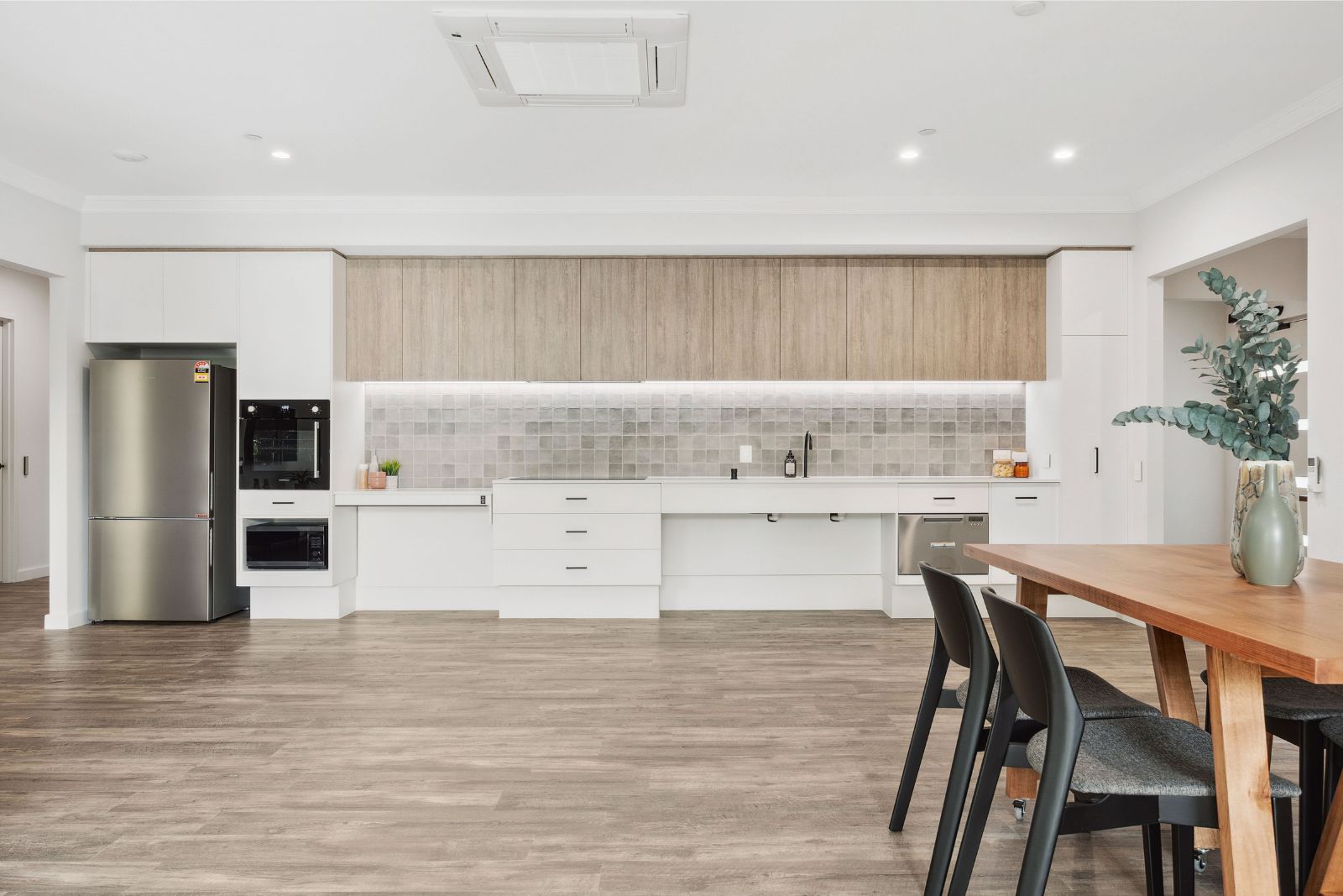Clever Design in Coastal Location - 3 bed home plus 2-bed villa Disability Accommodation — Home image 16