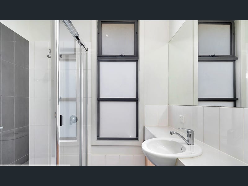 Modern Townhouse in a nest — Home image 3