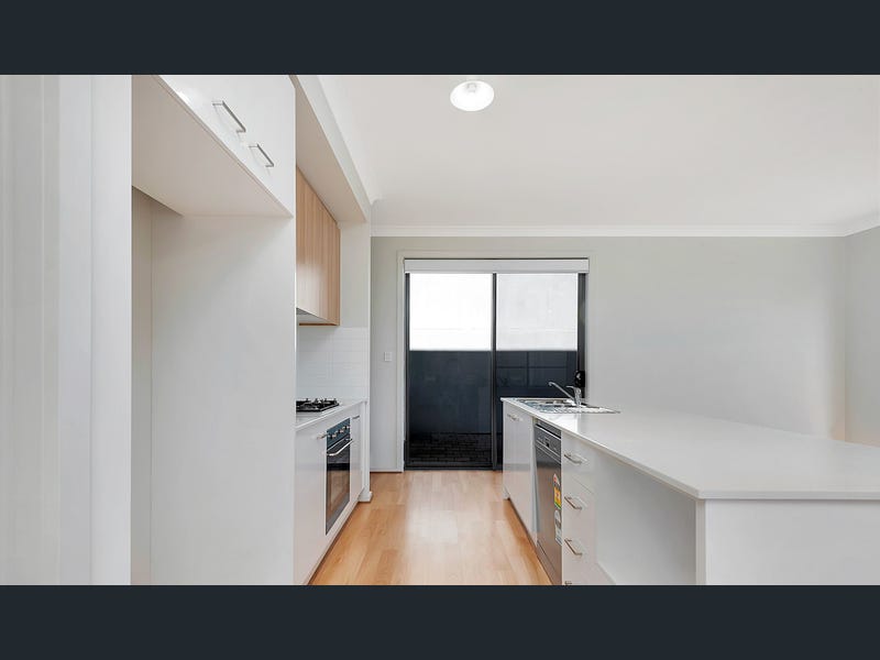Modern Townhouse in a nest — Home image 4