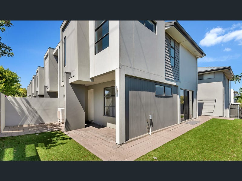 Modern Townhouse in a nest — Home image 7