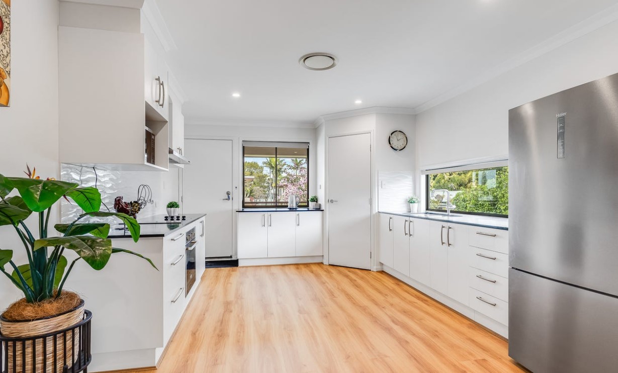Beautiful SIL MTA ILO STA just 200m from Suttons Beach — Home image 3
