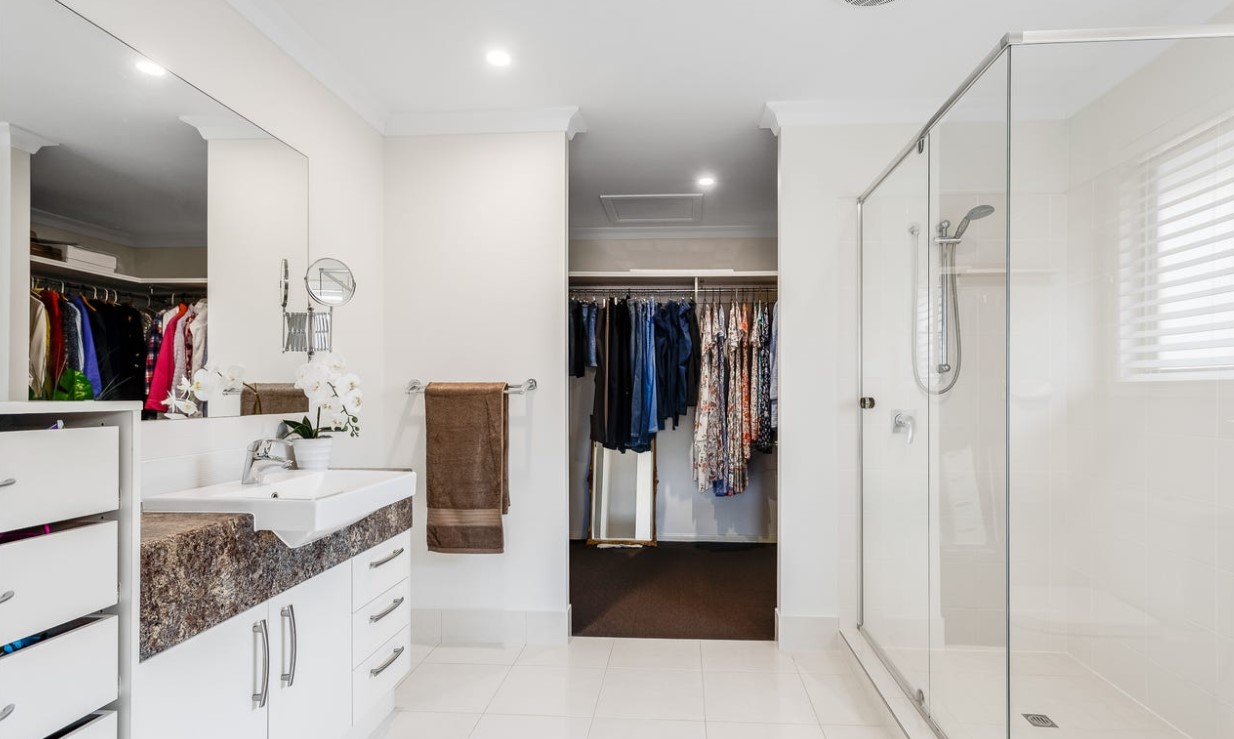 Beautiful SIL MTA ILO STA just 200m from Suttons Beach — Home image 5