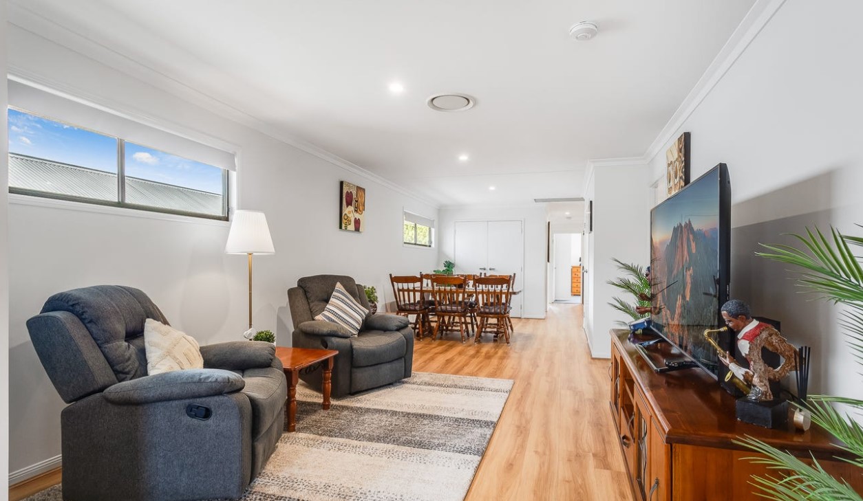 Beautiful SIL MTA ILO STA just 200m from Suttons Beach — Home image 11
