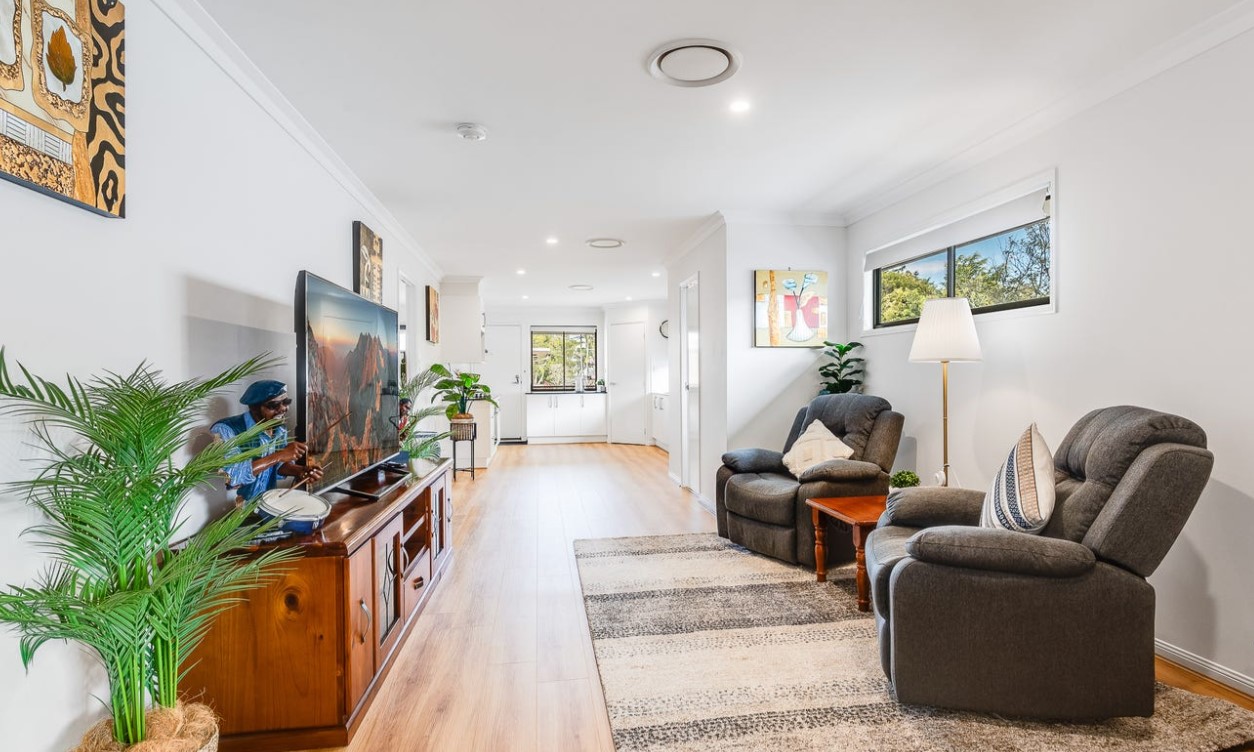Beautiful SIL MTA ILO STA just 200m from Suttons Beach — Home image 13