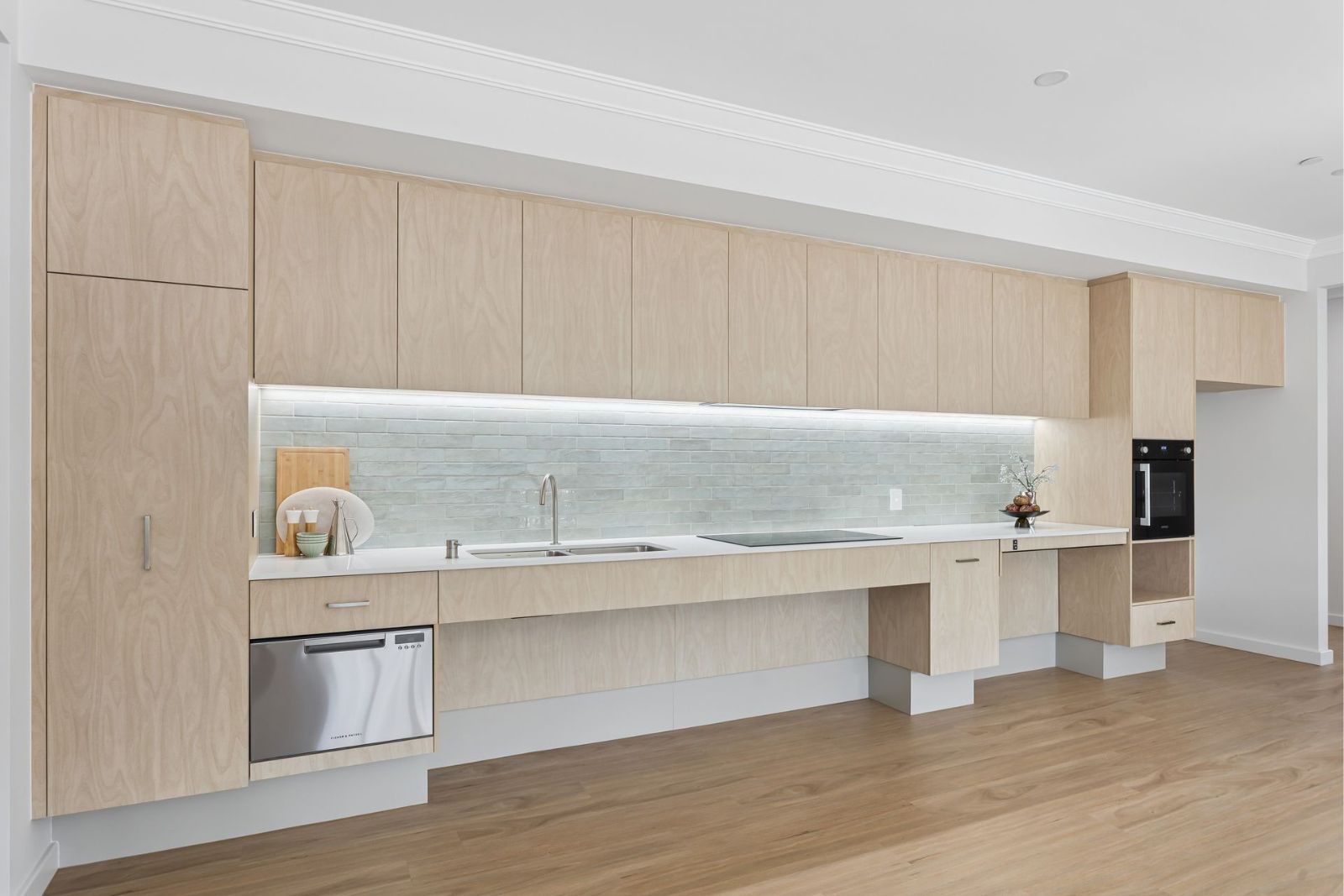 Ultimate Convenience in this 3-Bedroom Home for Sharing PLUS a separate 2-bedroom Villa for 1. Disability Accommodation — Home image 2
