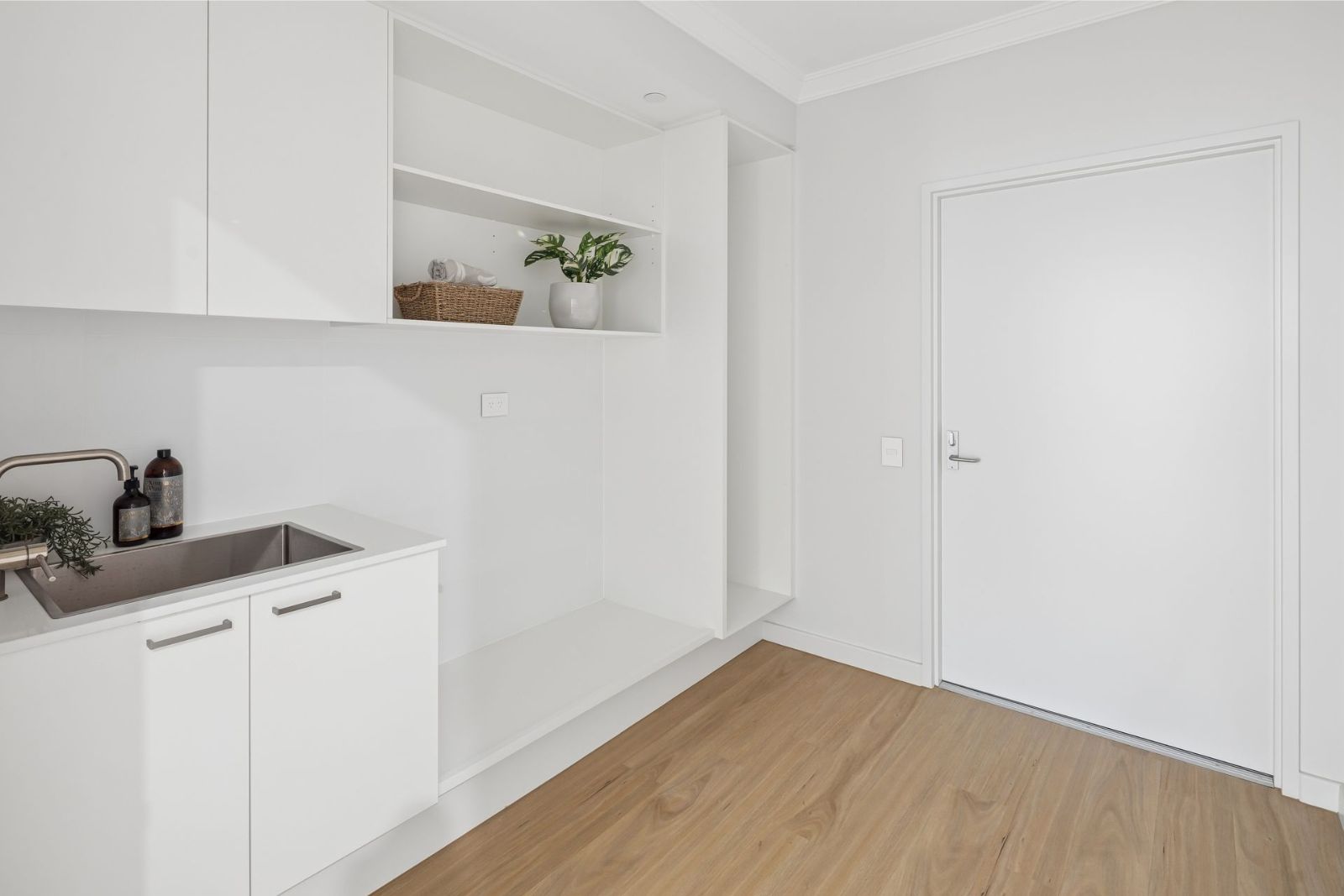 Ultimate Convenience in this 3-Bedroom Home for Sharing PLUS a separate 2-bedroom Villa for 1. Disability Accommodation — Home image 5