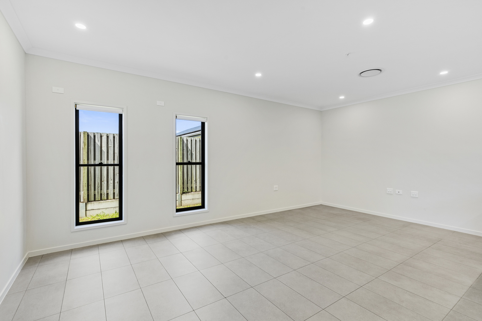 MODERN - 2 Bed High Physical Support + OOA. Located at Narangba — Home image 4