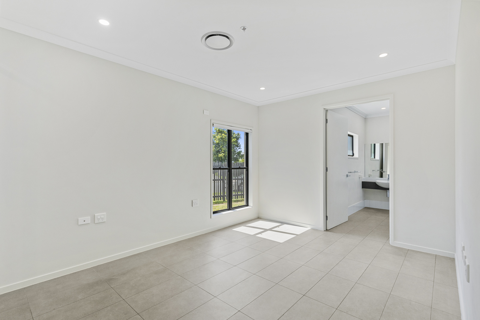 MODERN - 2 Bed High Physical Support + OOA. Located at Narangba — Home image 13