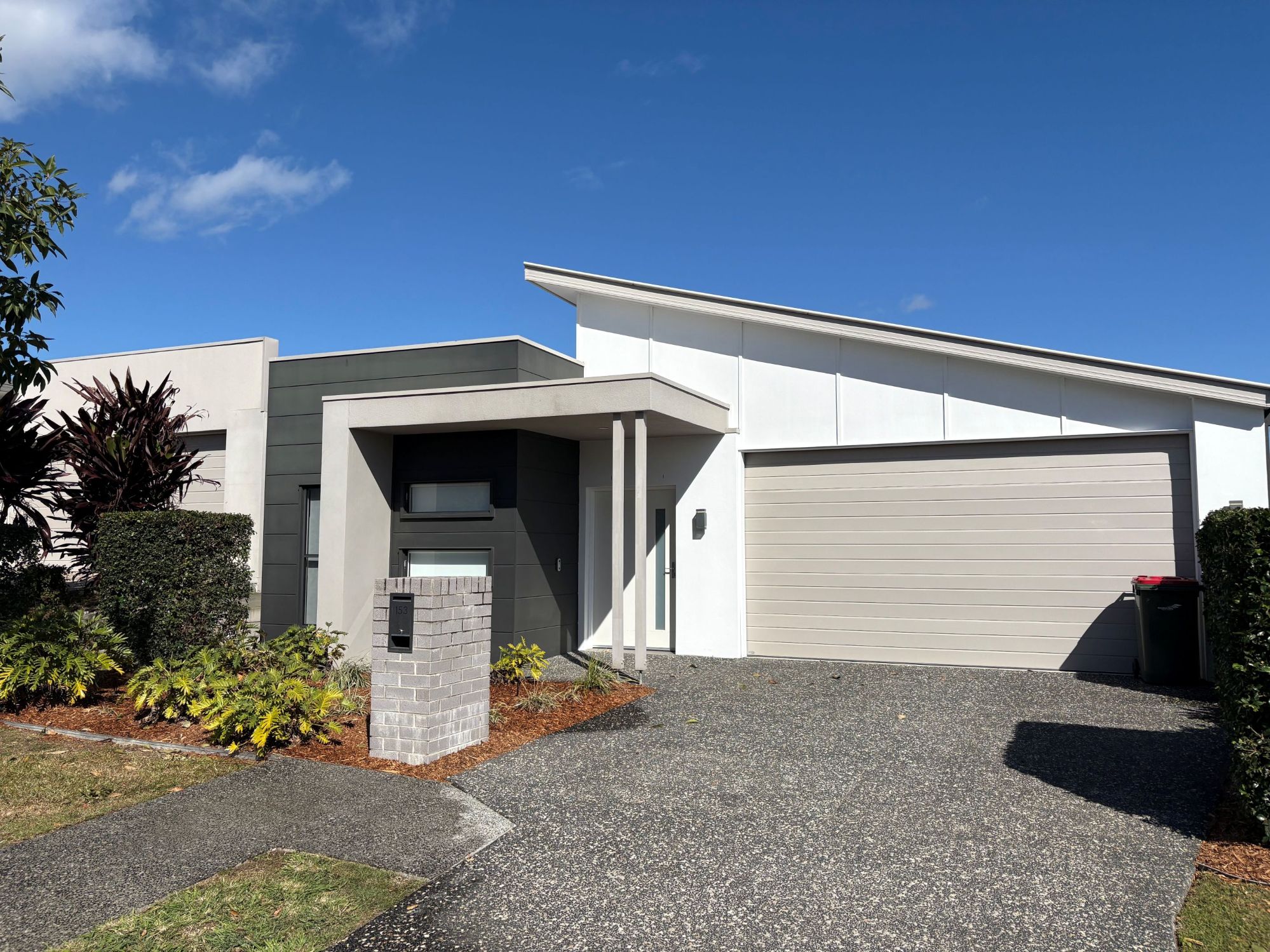 MODERN - 2 Bed High Physical Support + OOA. Located at Narangba — Home image 2