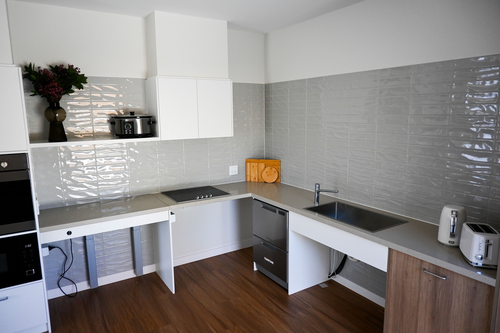 Brand new beachside SDA - In central location — Home image 6