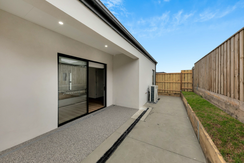 CRAIGIEBURN - 2 + OOA Room! — Home image 3