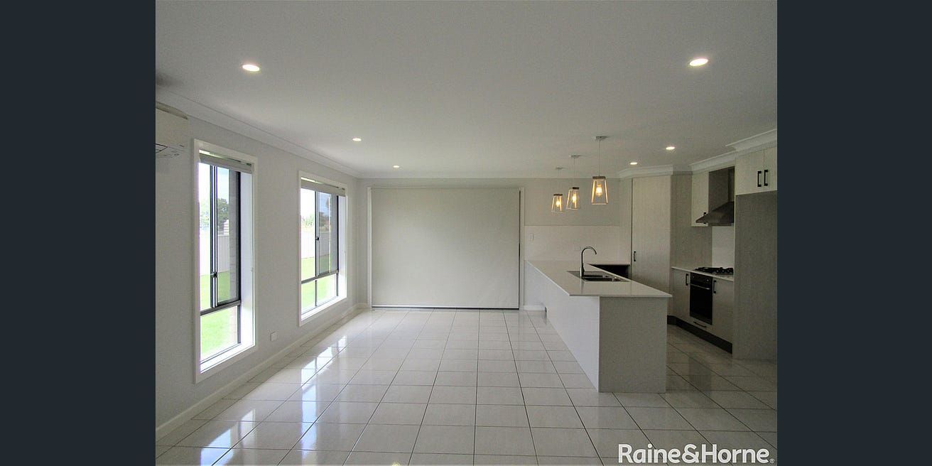 Modern SIL Home in Moree — Home image 2