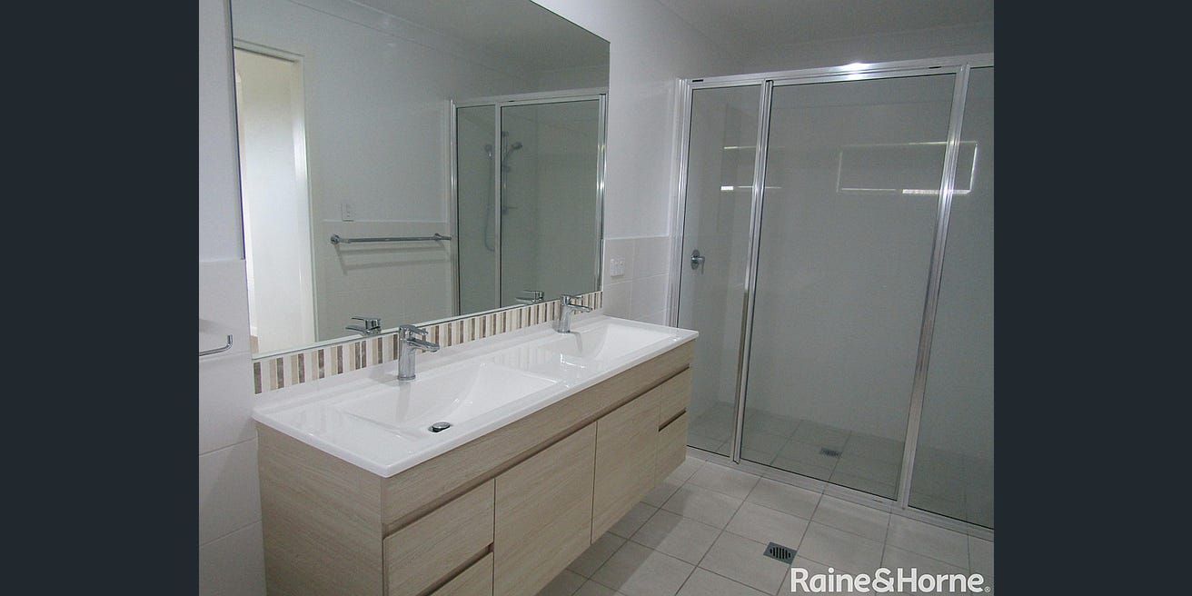 Modern SIL Home in Moree — Home image 3