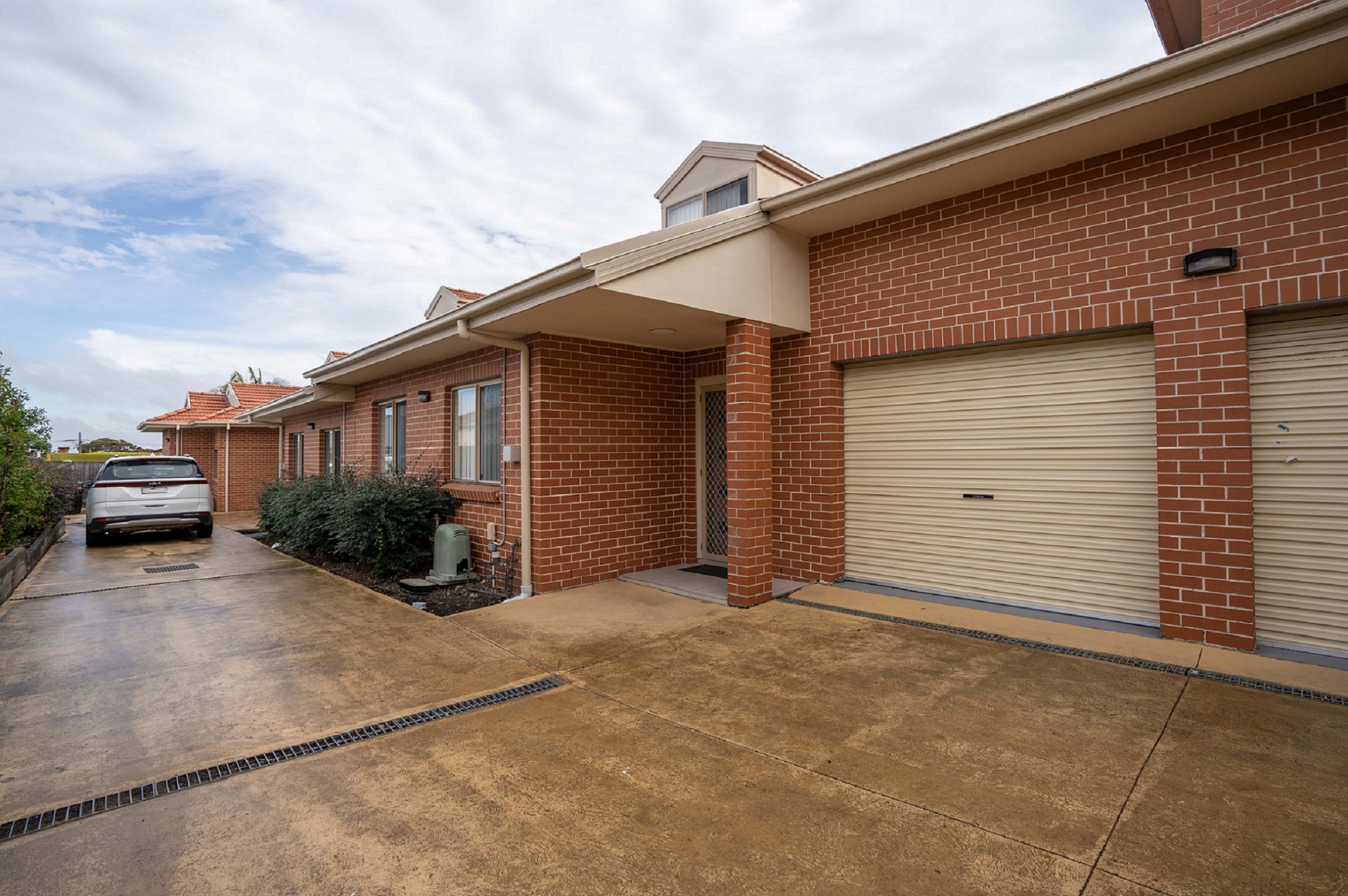 Modern townhouse in Yagoona — Home image 6