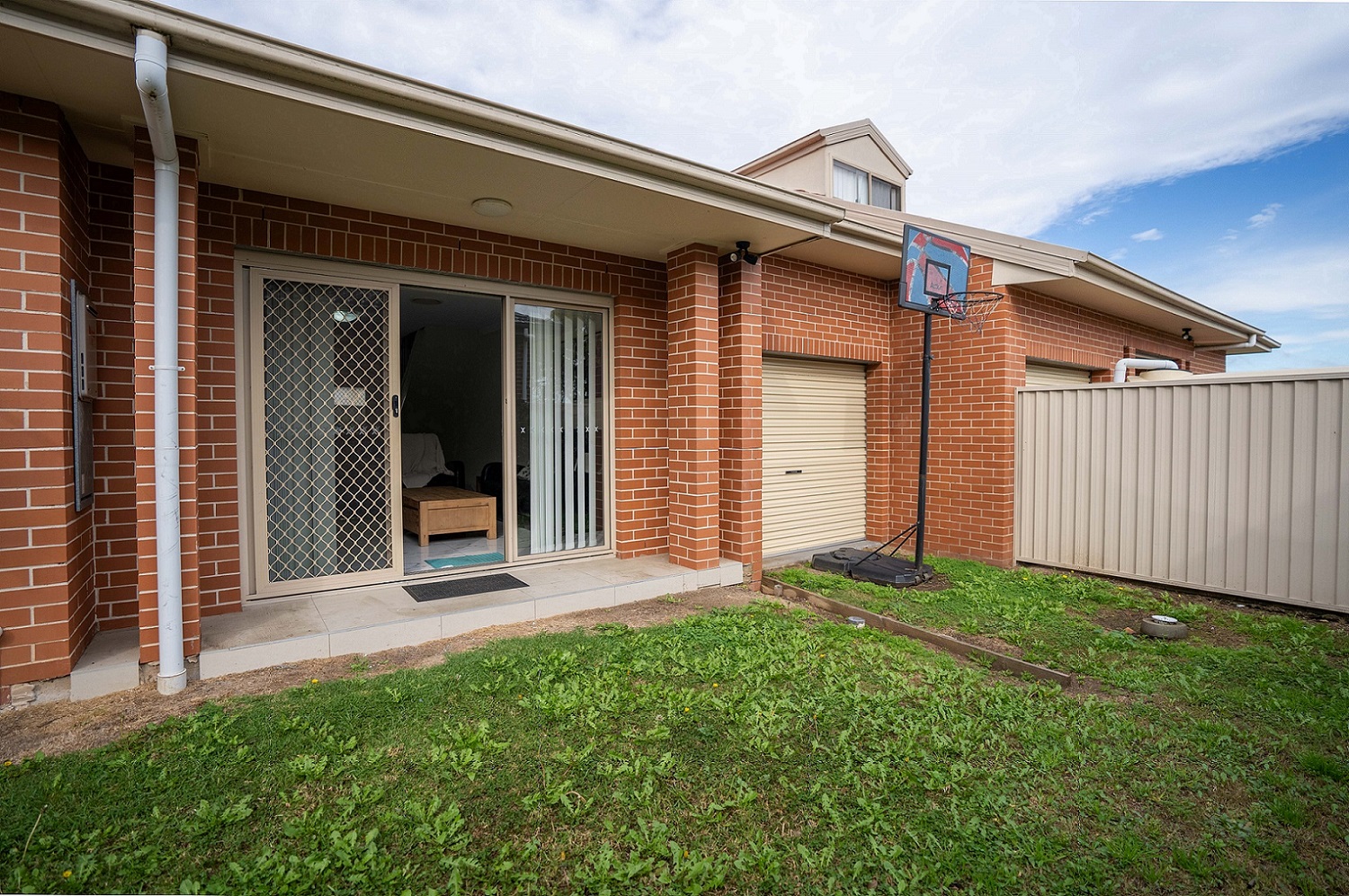 Modern townhouse in Yagoona — Home image 8