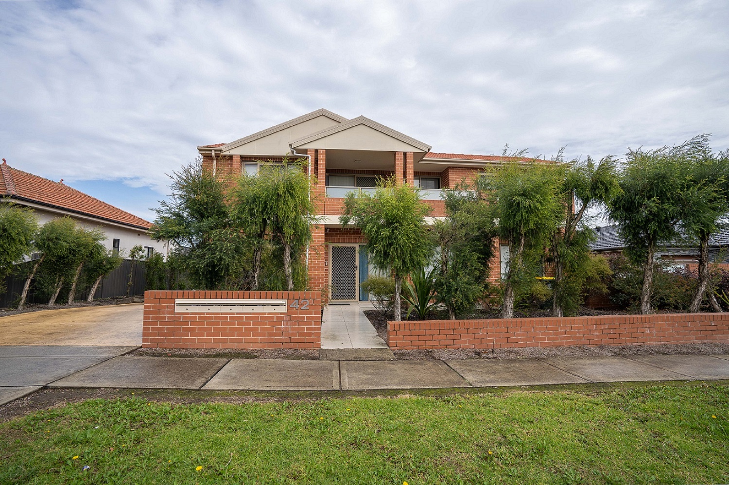 Modern townhouse in Yagoona — Home image 2