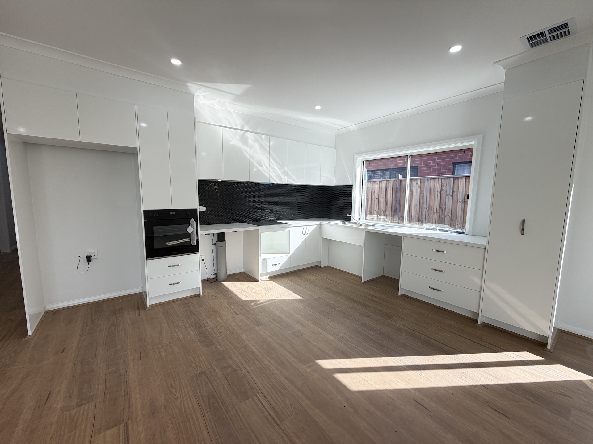 Spacious 3+OOA HPS SDA Home Opposite Park in Wyndham Vale — Home image 3