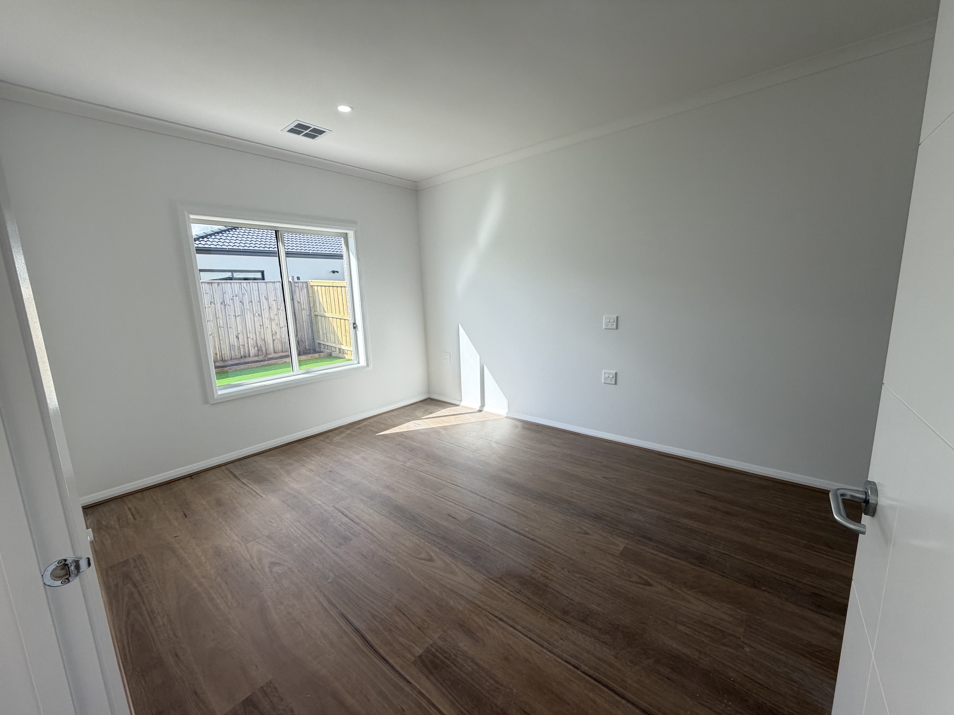 Spacious 3+OOA HPS SDA Home Opposite Park in Wyndham Vale — Home image 4