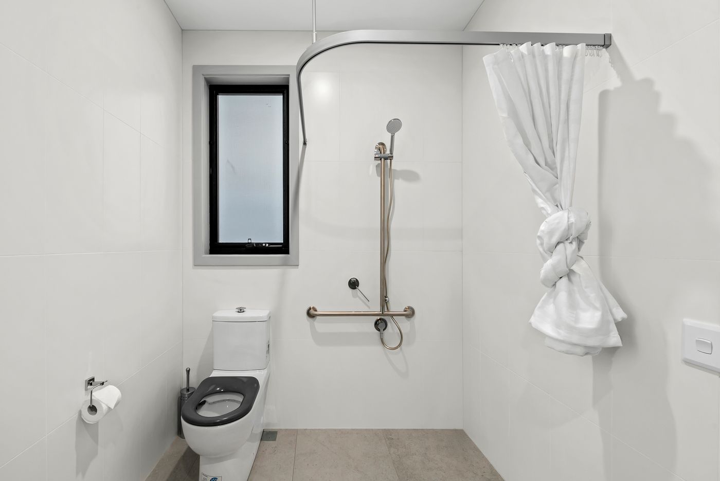 Large & Luxe HPS Living — Boondall, QLD — Home image 2