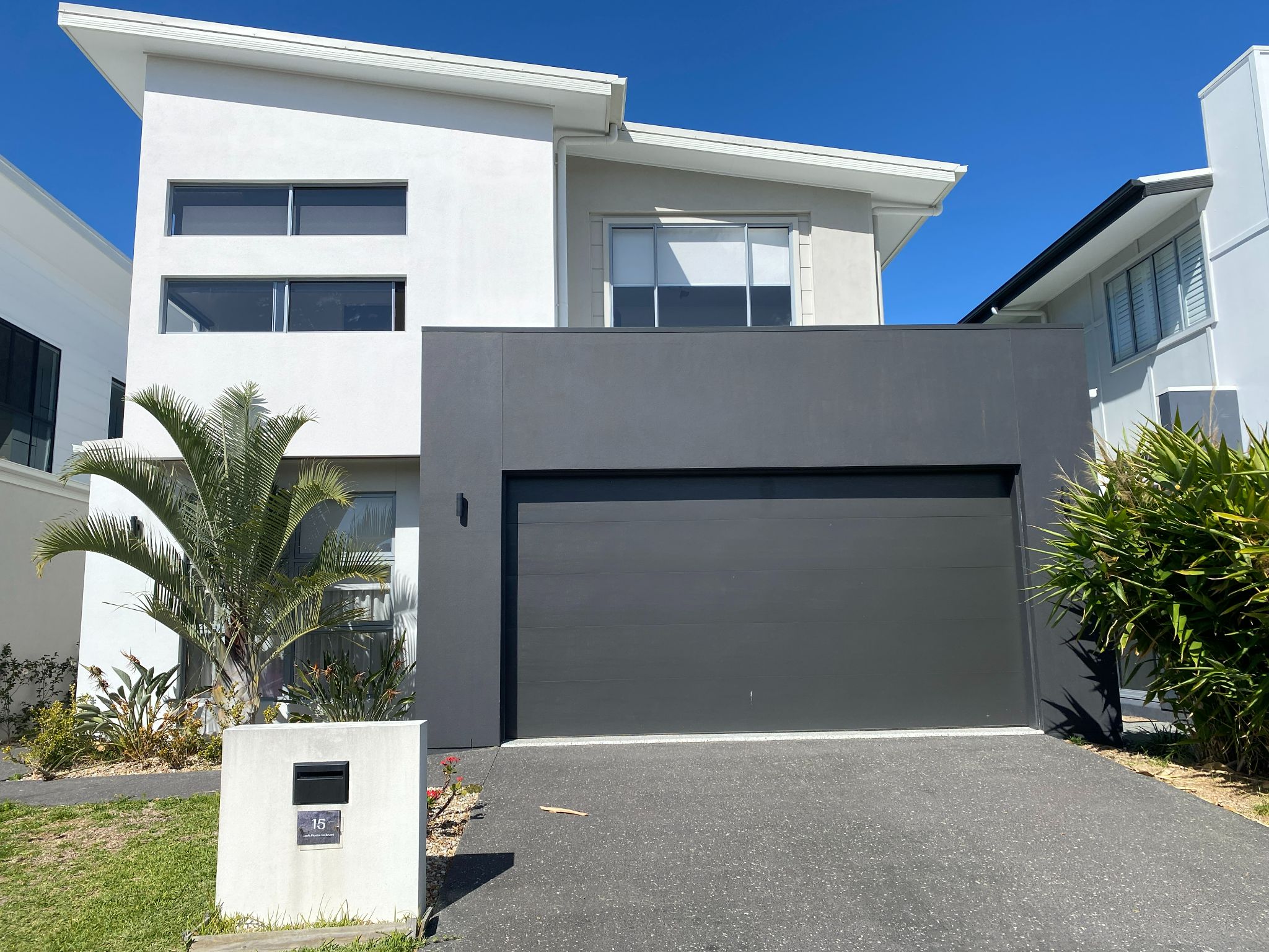 Hope Island - Beautiful 5 Bedroom House — Home image 3