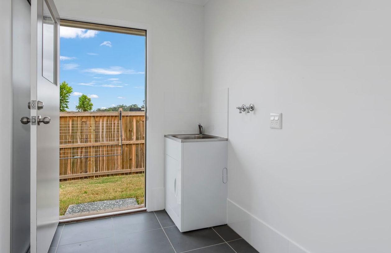 Gleneagle, Beaudesert Qld - Improved Livability House — Home image 13