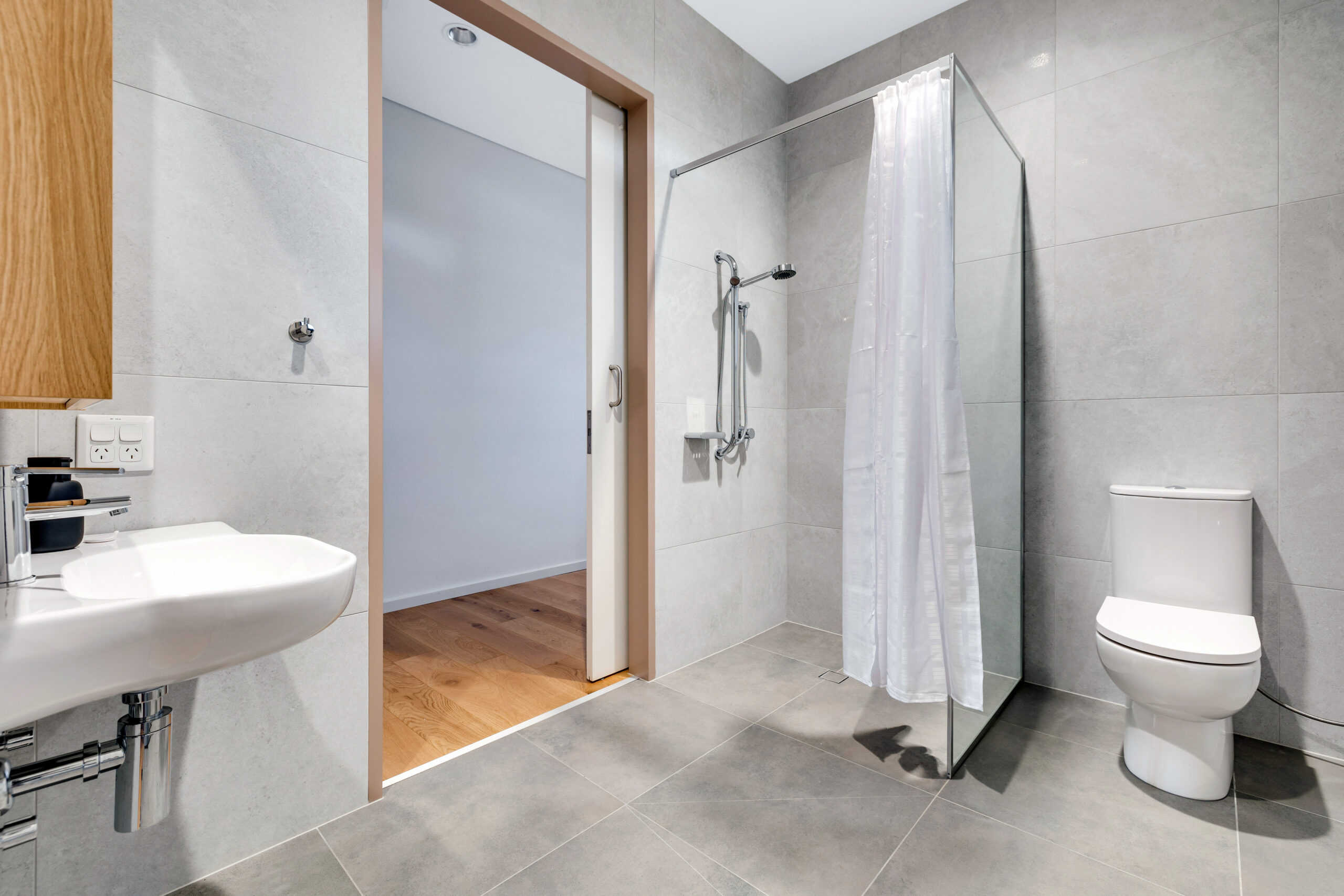 SDA home accessible ensuite bathroom