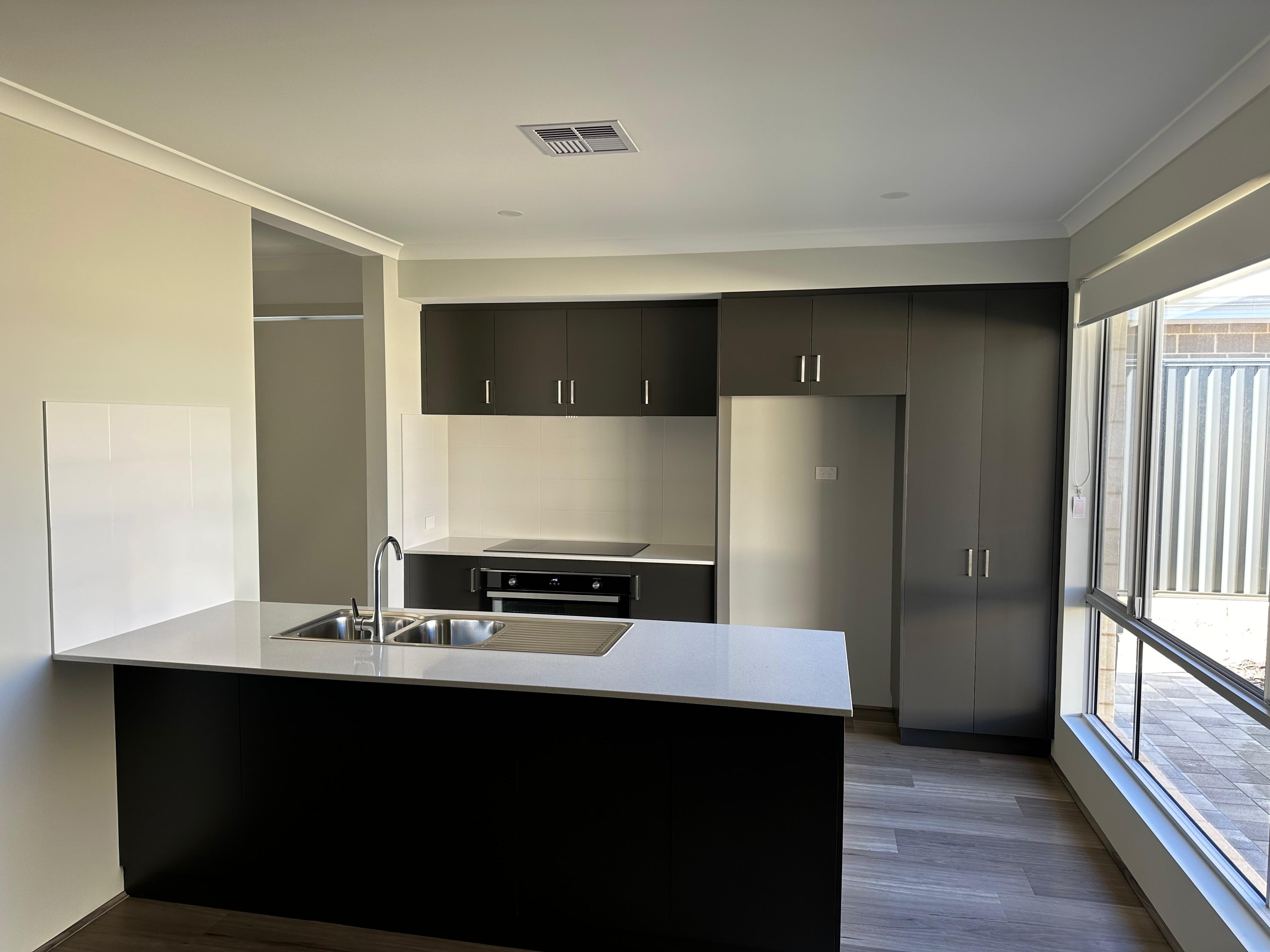 Morden Furnished Lakelands Accommodation — Home image 2