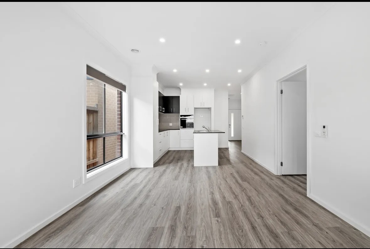 Looking for Robust SDA in Cranbourne East? Explore This 2+1 Home — Home image 3
