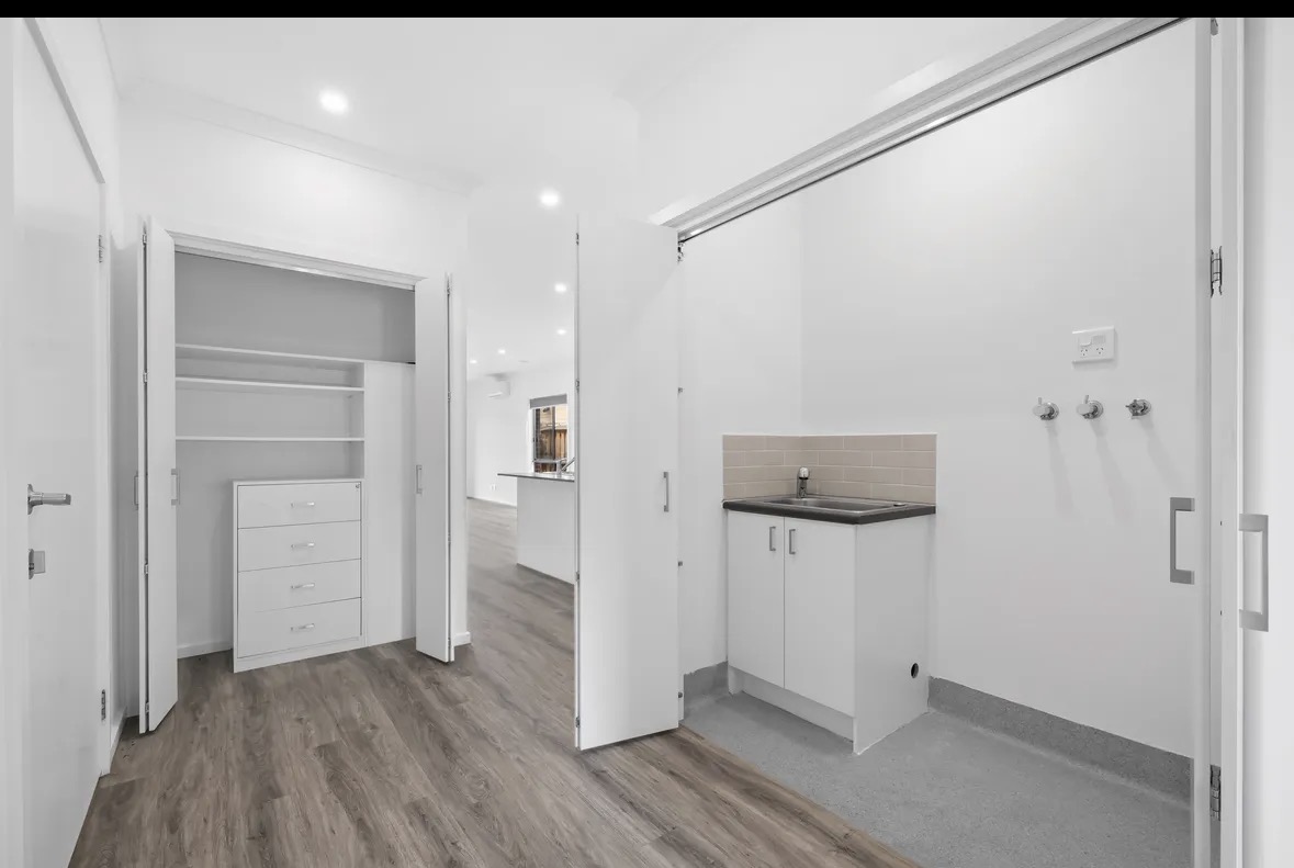 Looking for Robust SDA in Cranbourne East? Explore This 2+1 Home — Home image 4