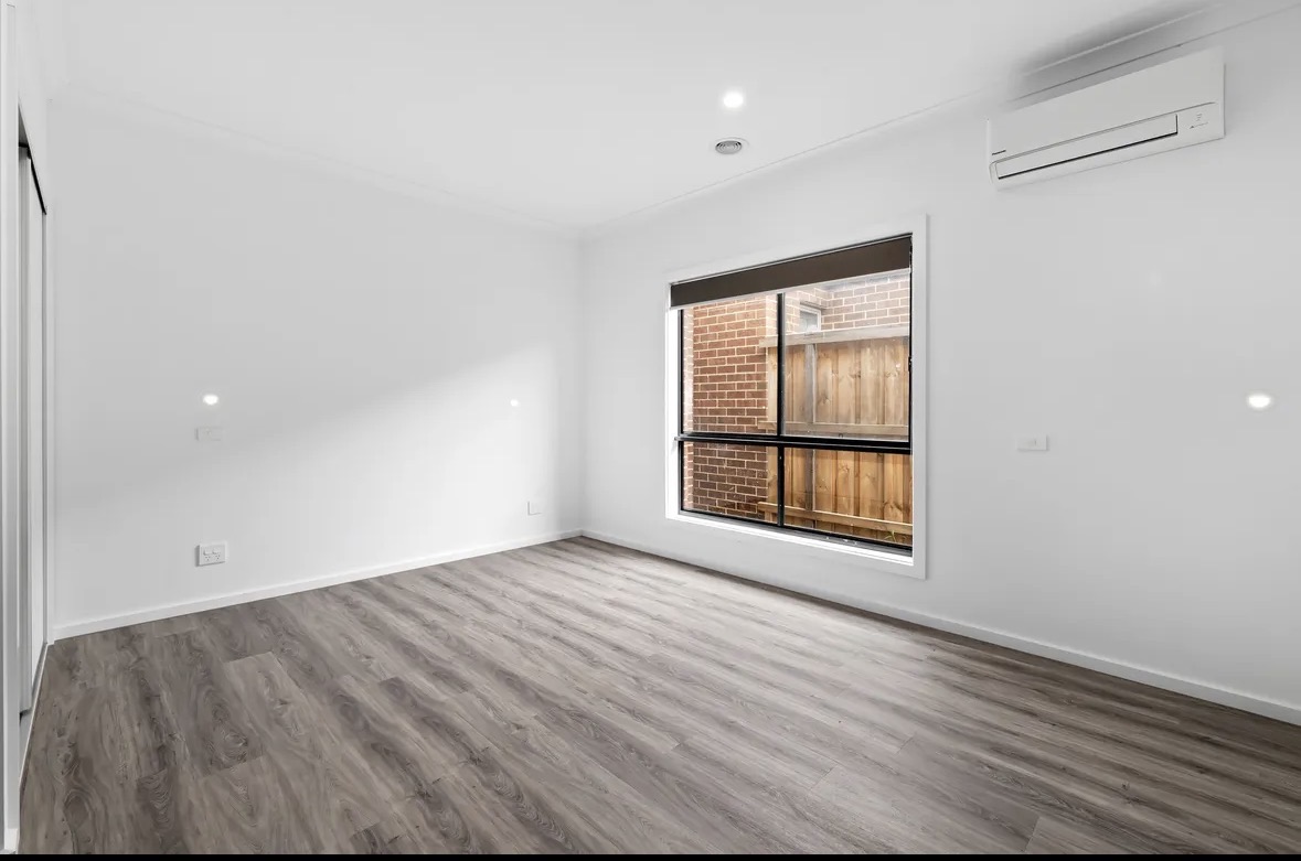 Looking for Robust SDA in Cranbourne East? Explore This 2+1 Home — Home image 6