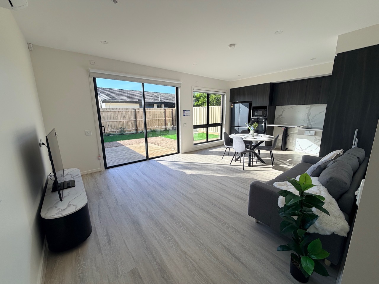 One ensuite bedroom vacancy available in a brand new house in Craigieburn — Home image 4