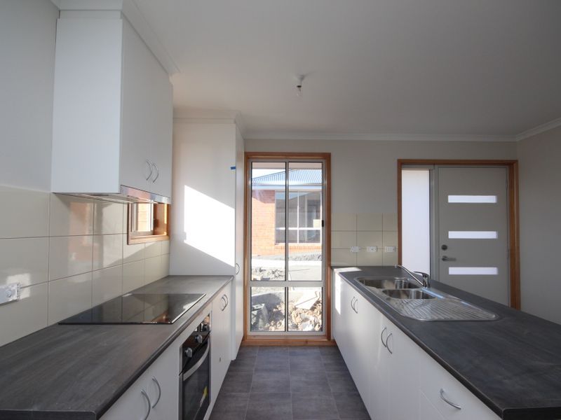Modern townhouse and contemporary living — Home image 5