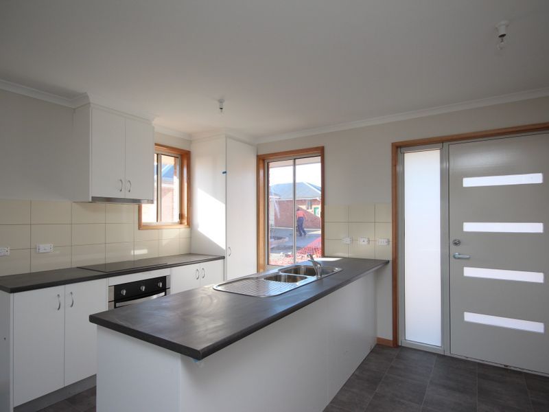 Modern townhouse and contemporary living — Home image 7