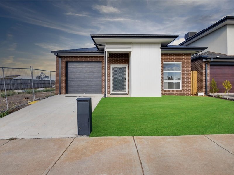 McCulloch St Melton South Vic 3338 — Home image 9