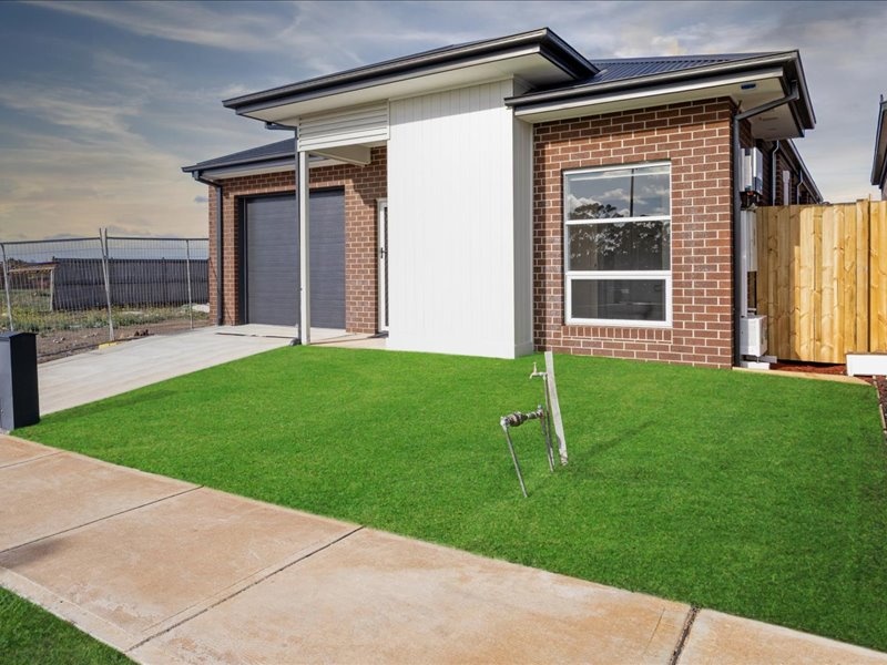 McCulloch St Melton South Vic 3338 — Home image 15