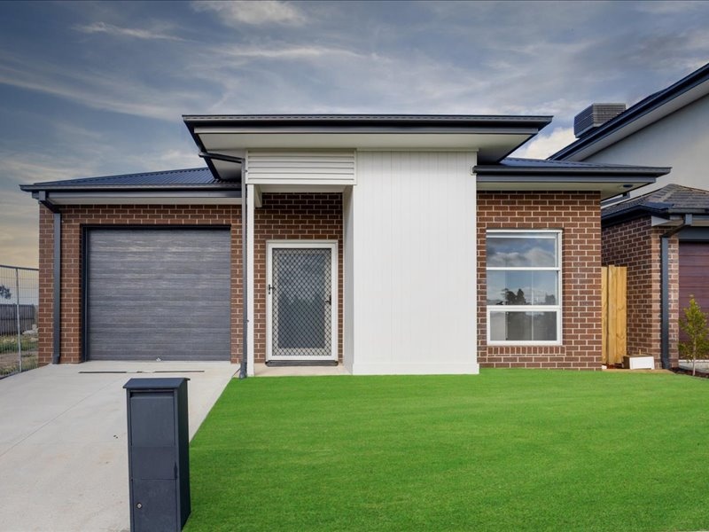 McCulloch St Melton South Vic 3338 — Home image 18