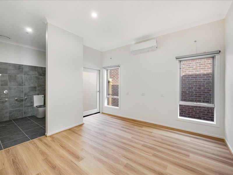 McCulloch St Melton South Vic 3338 — Home image 19