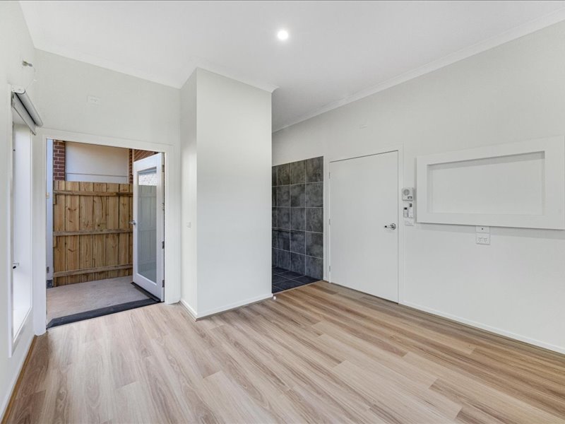McCulloch St Melton South Vic 3338 — Home image 20