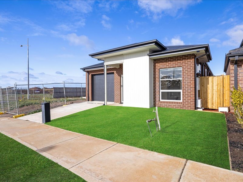 McCulloch St Melton South Vic 3338 — Home image 21