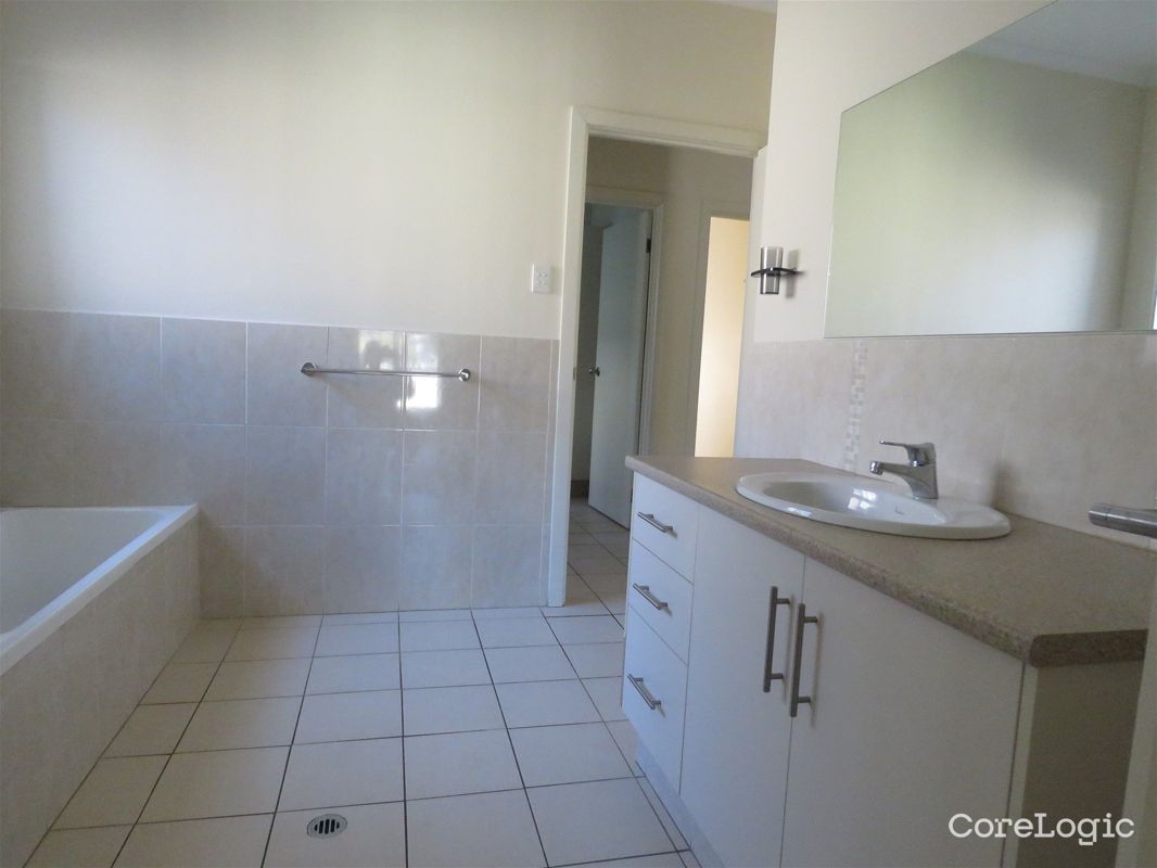 3-Bedroom House In Kadina — Home image 6