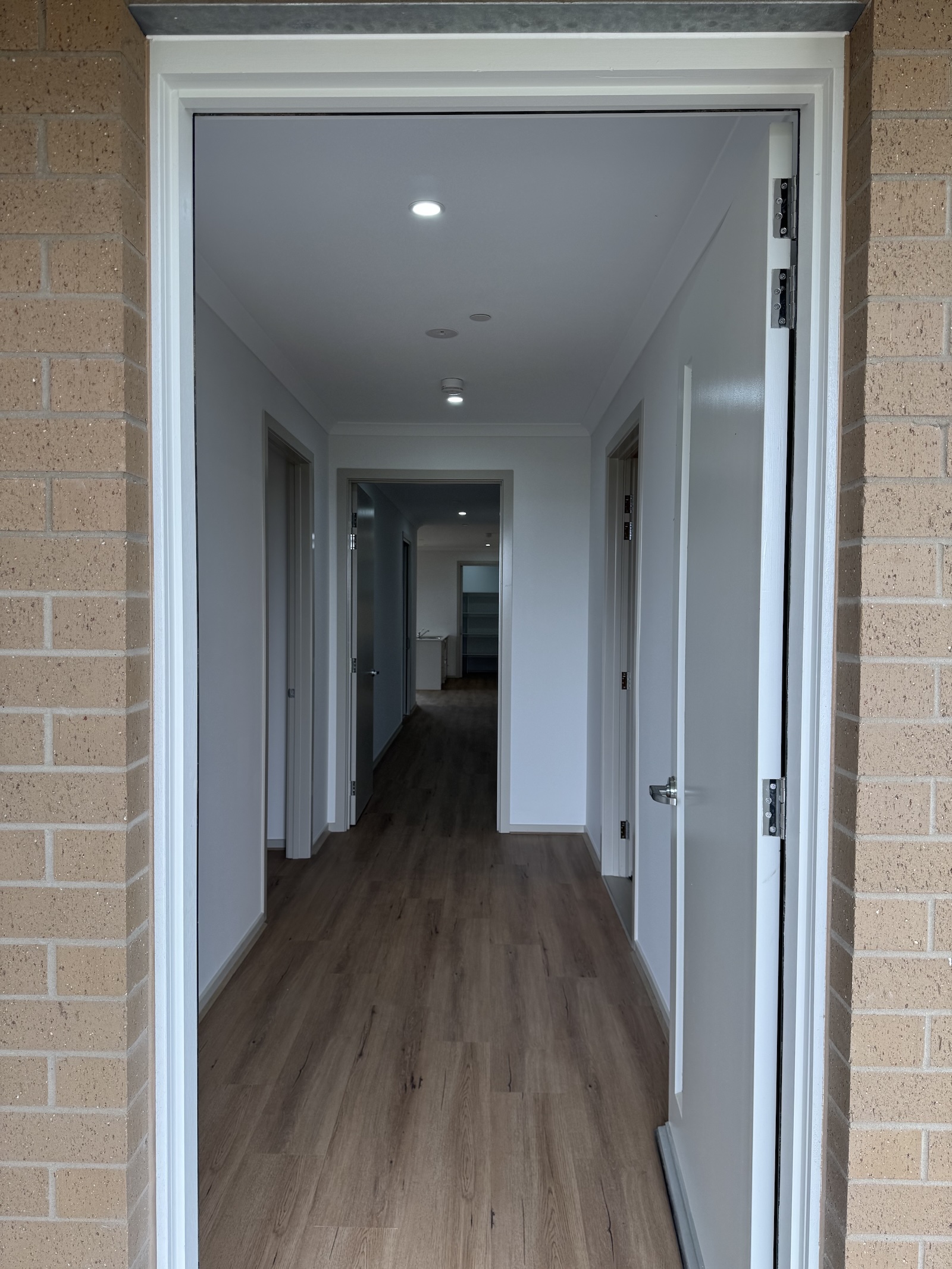 Robust 2 bedroom OOA SDA property with separate adjoining Villa available — Home image 7