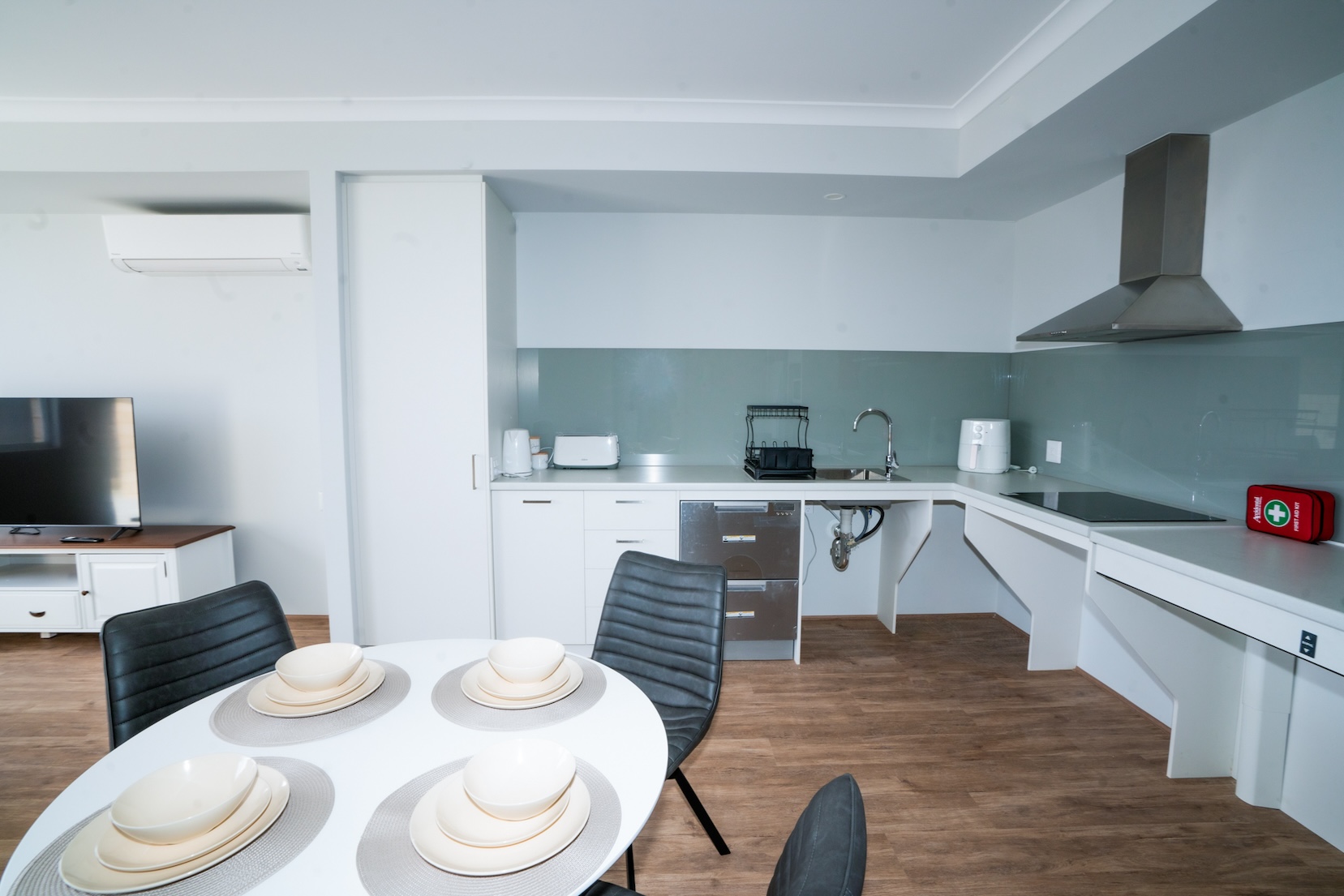 Baldivis Beauty 3 BED - HPS Home with 24/7 Support Room ! — Home image 2