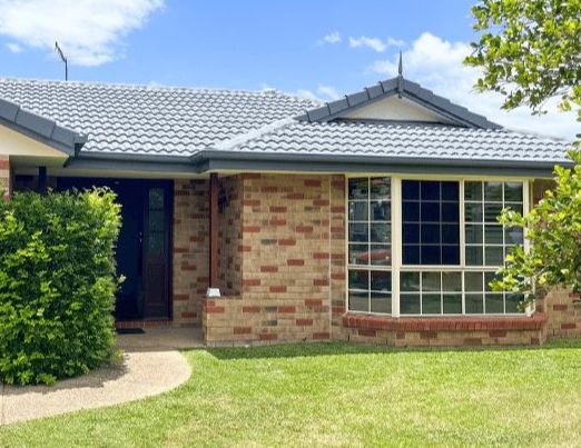 A rare vacancy in our beautiful Wellington Point home! — Home image 2