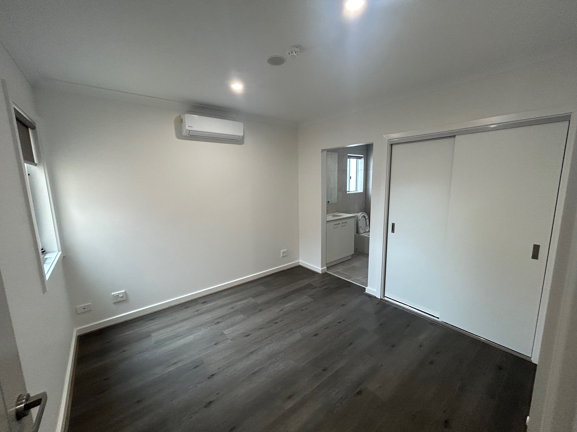 Brand New Modern SDA IL Home - 2 Bedroom + 1 OOA in Clyde VIC — Home image 3