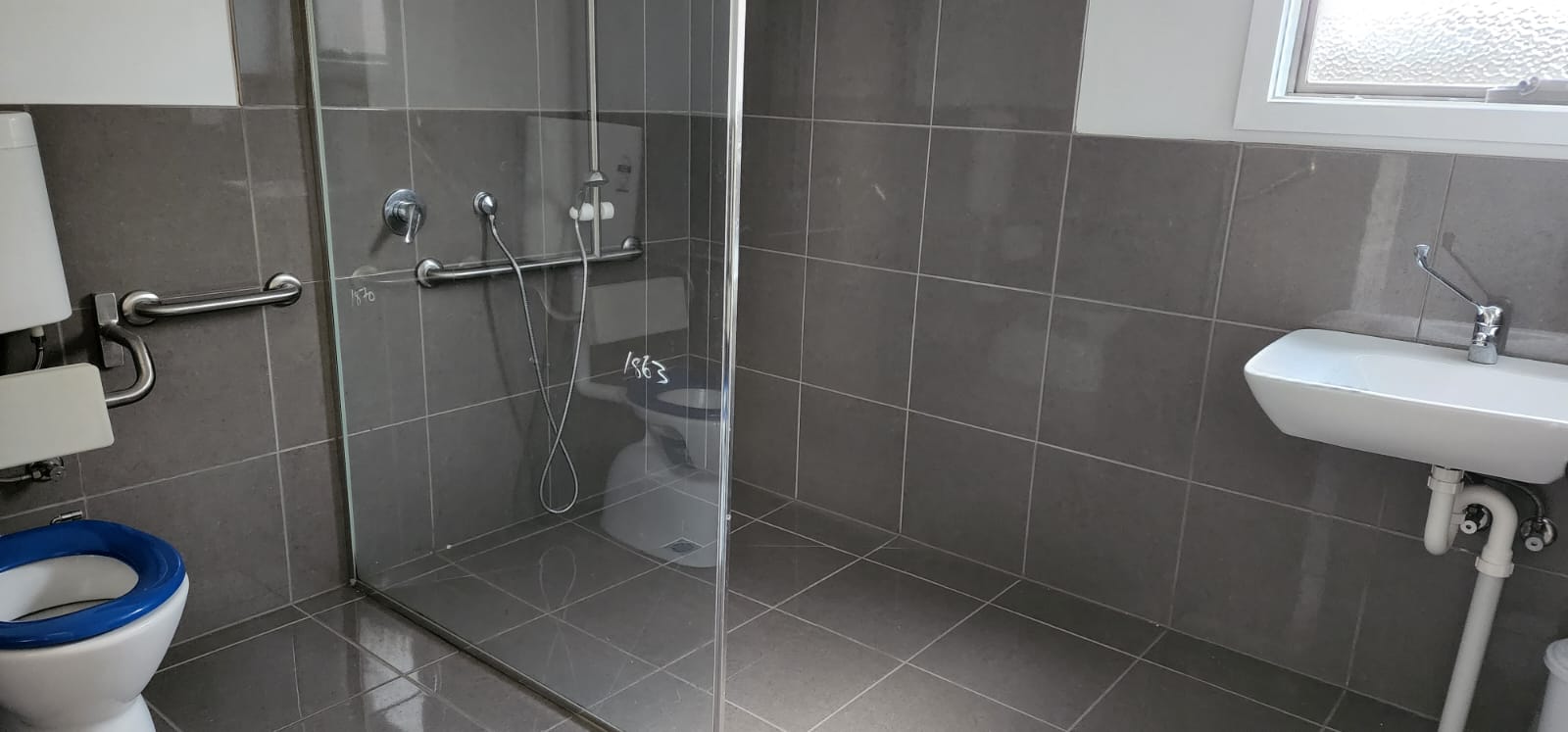 Vacancy available with Wheel Chair Access and all Rooms are Ensuite and new — Home image 5