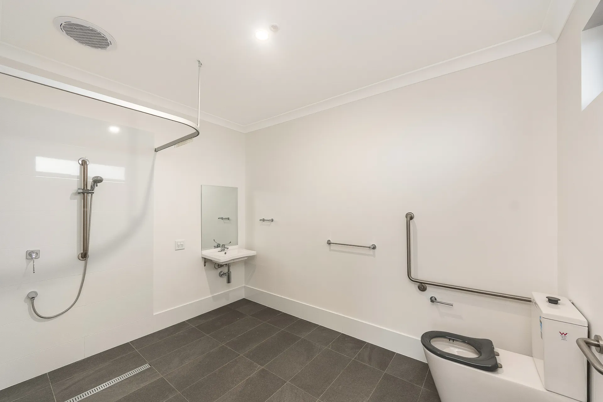 P 129 Grassmere — Home image 8