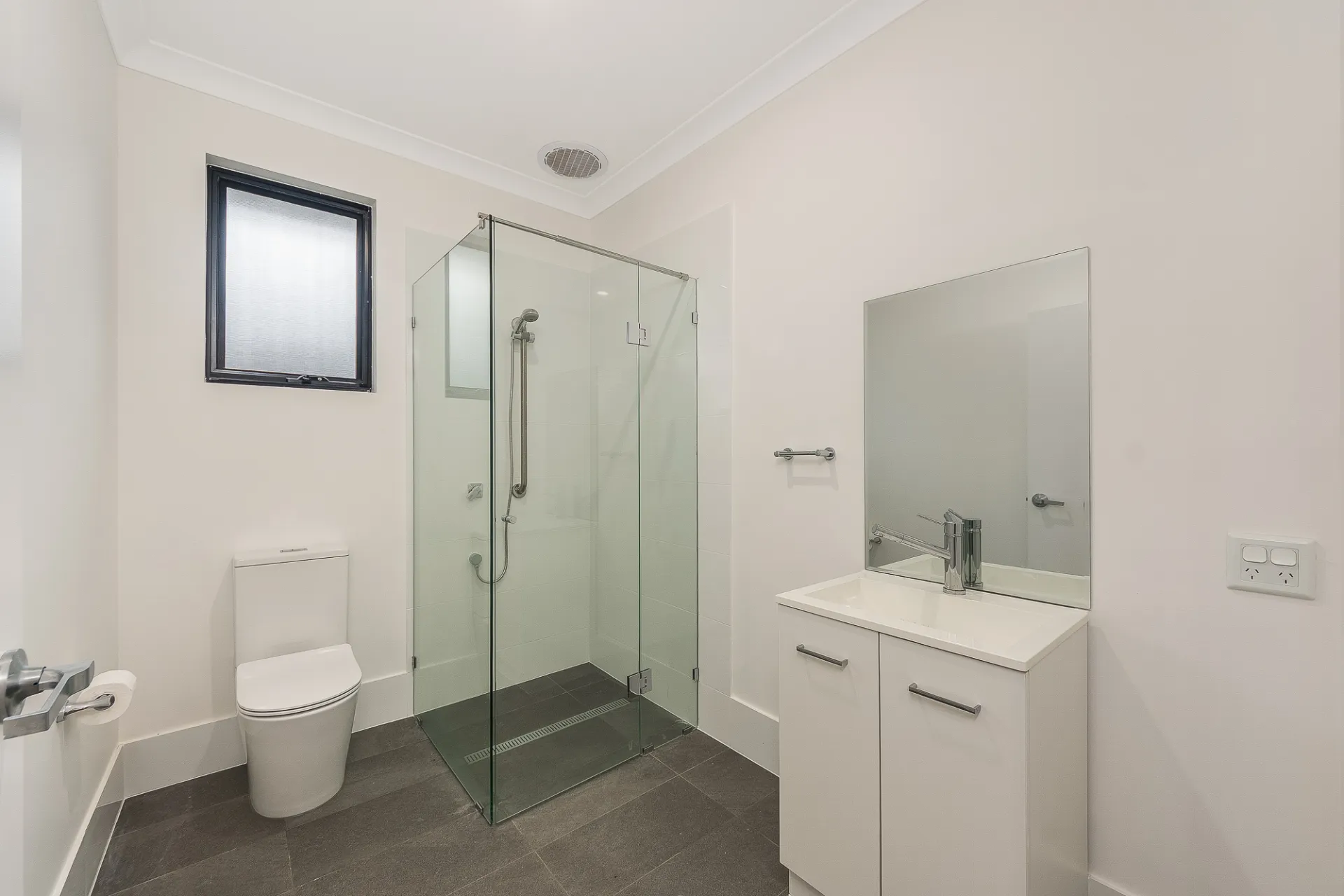 P 129 Grassmere — Home image 12